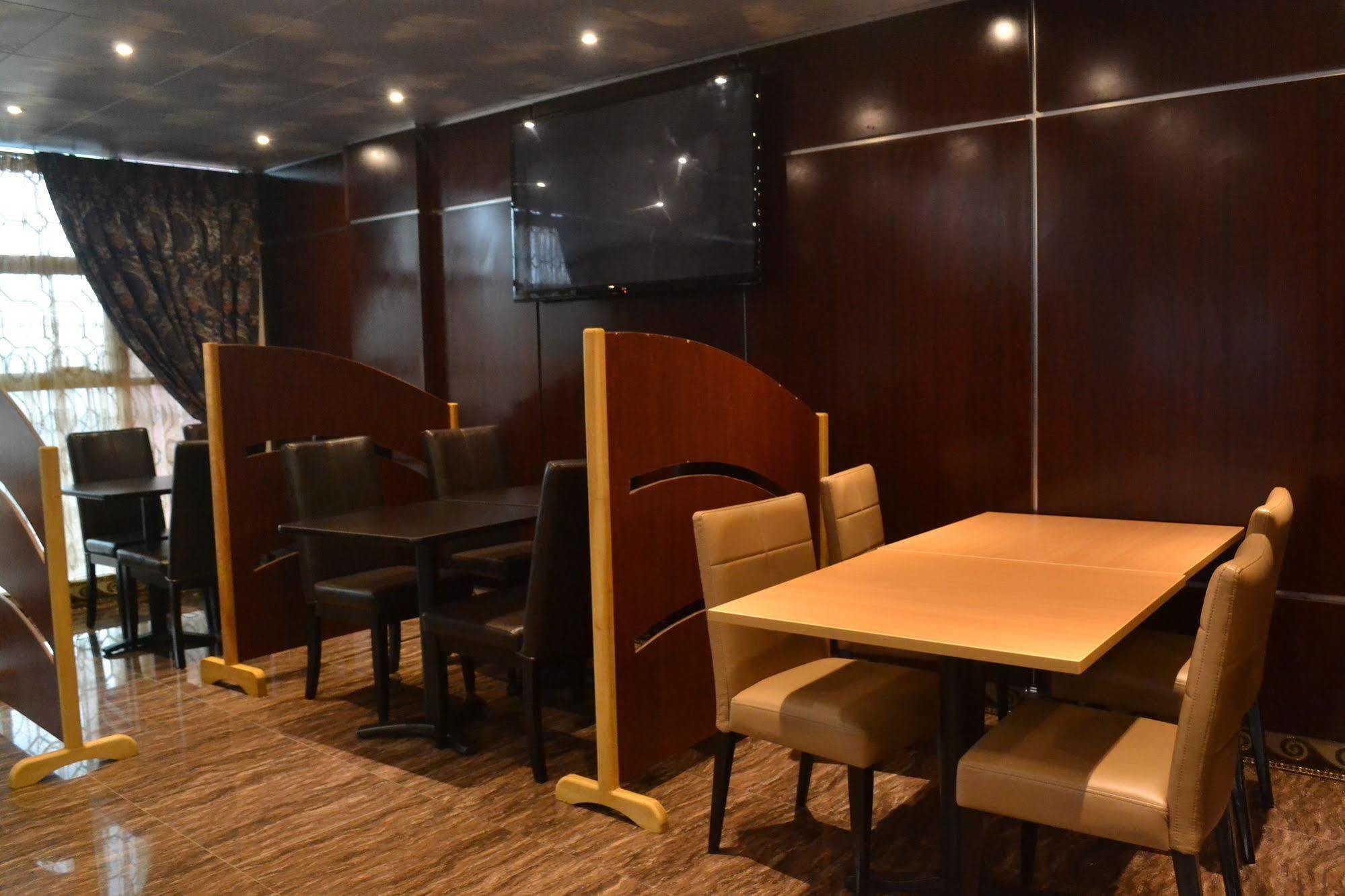 Noubou International Hotel Douala Dış mekan fotoğraf