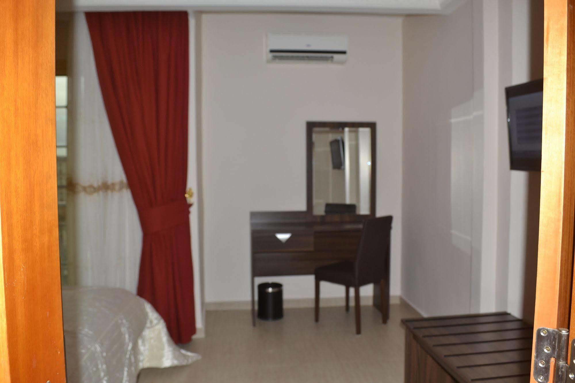 Noubou International Hotel Douala Dış mekan fotoğraf