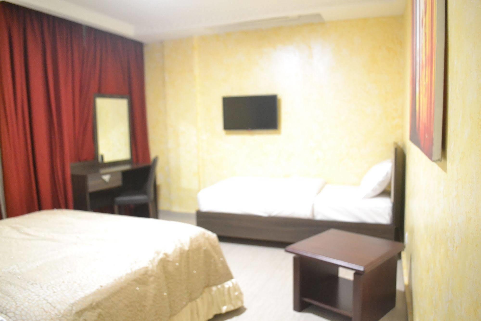 Noubou International Hotel Douala Dış mekan fotoğraf