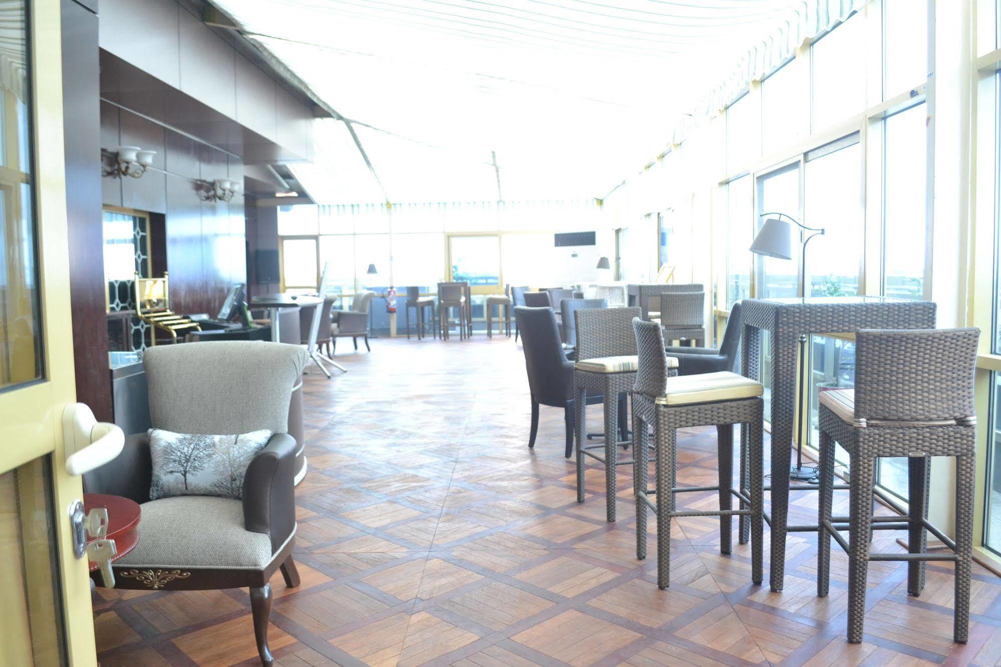 Noubou International Hotel Douala Dış mekan fotoğraf