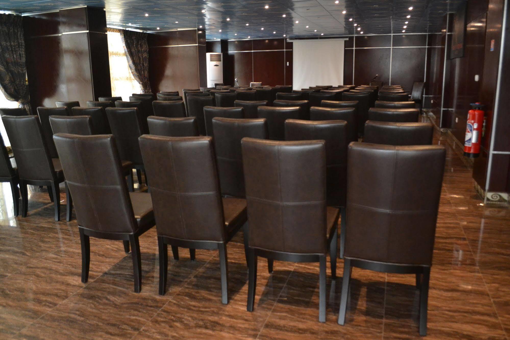 Noubou International Hotel Douala Dış mekan fotoğraf